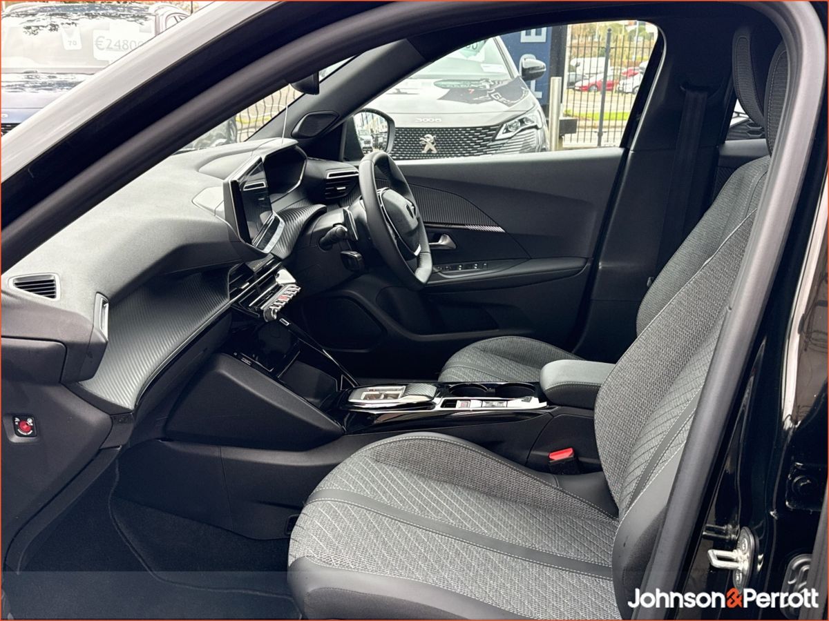 Peugeot 2008 HYBRID 145BHP e-DCS6 Allure