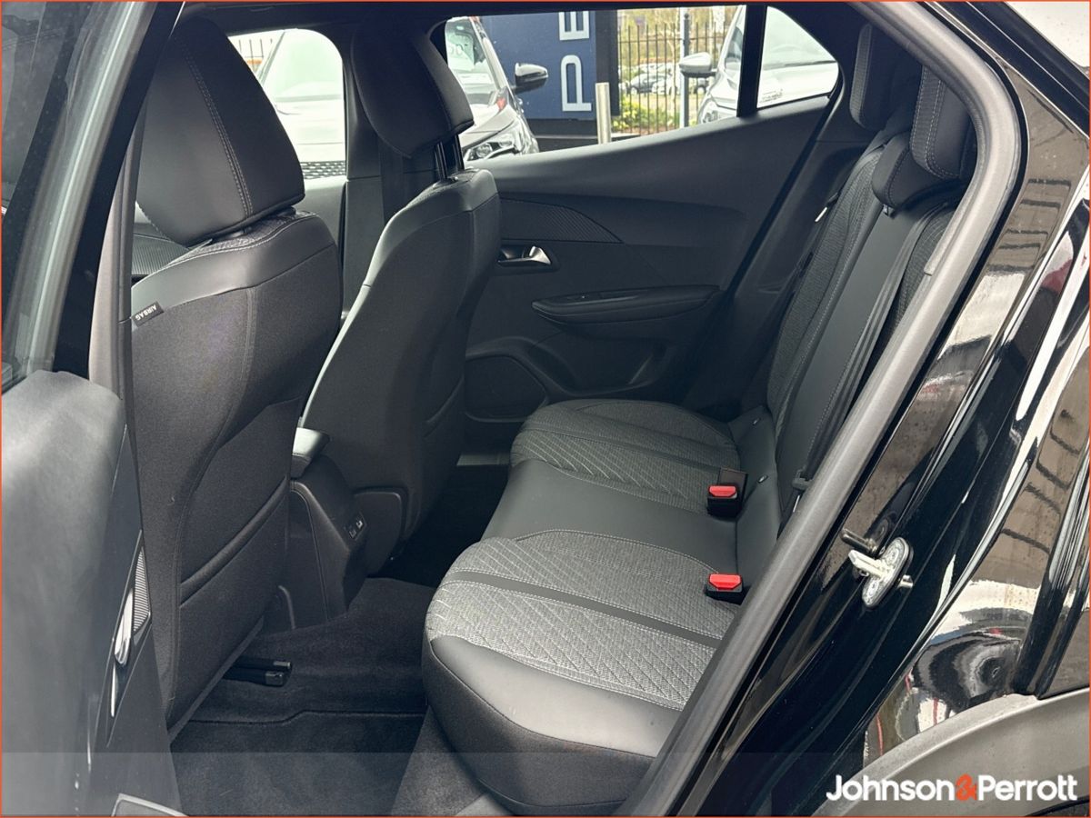 Peugeot 2008 HYBRID 145BHP e-DCS6 Allure