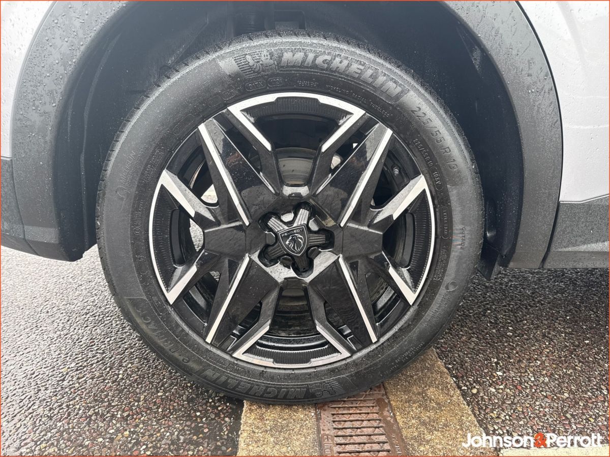Peugeot 3008 Allure 1.2 Hybrid I LOW MILEAGE