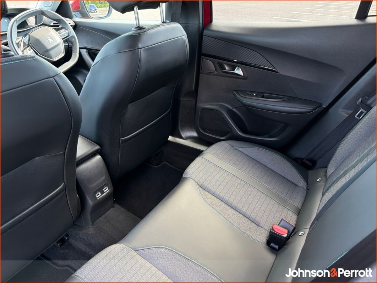 Peugeot 2008 Allure 1.2 Petrol I TINY MILEAGE