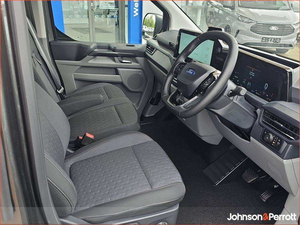Ford Tourneo Custom Limited PHEV Long Wheelbase