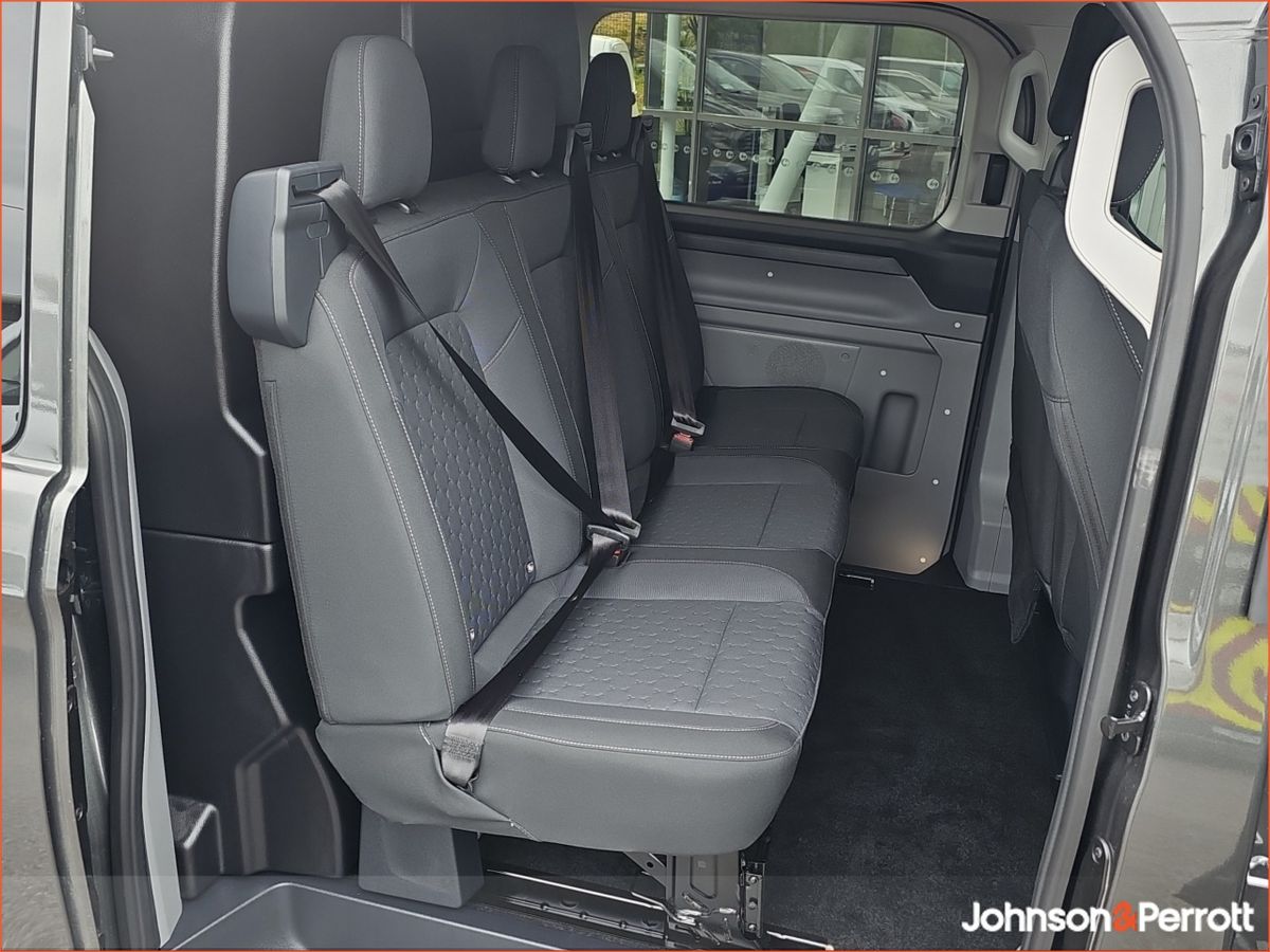Ford Tourneo Custom Limited PHEV Long Wheelbase