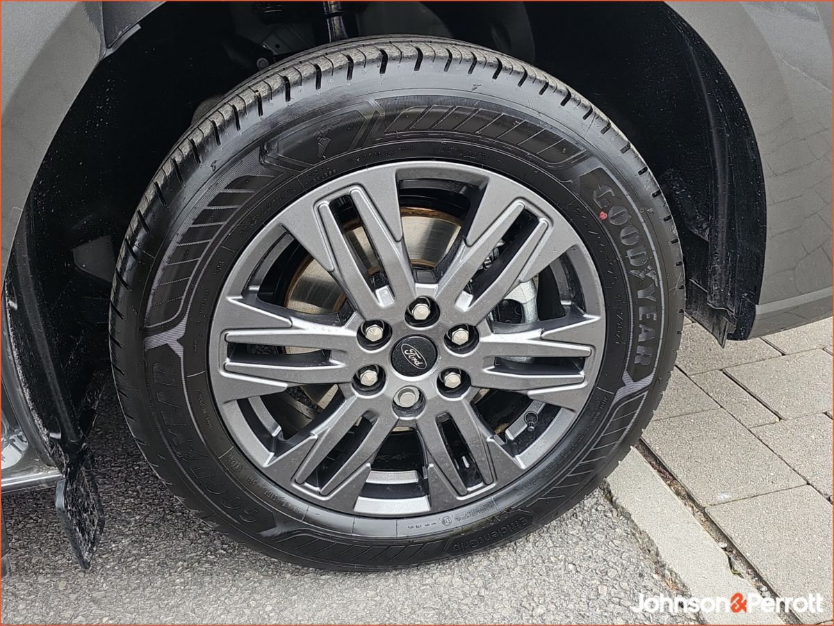 Ford Tourneo Custom Limited PHEV Long Wheelbase