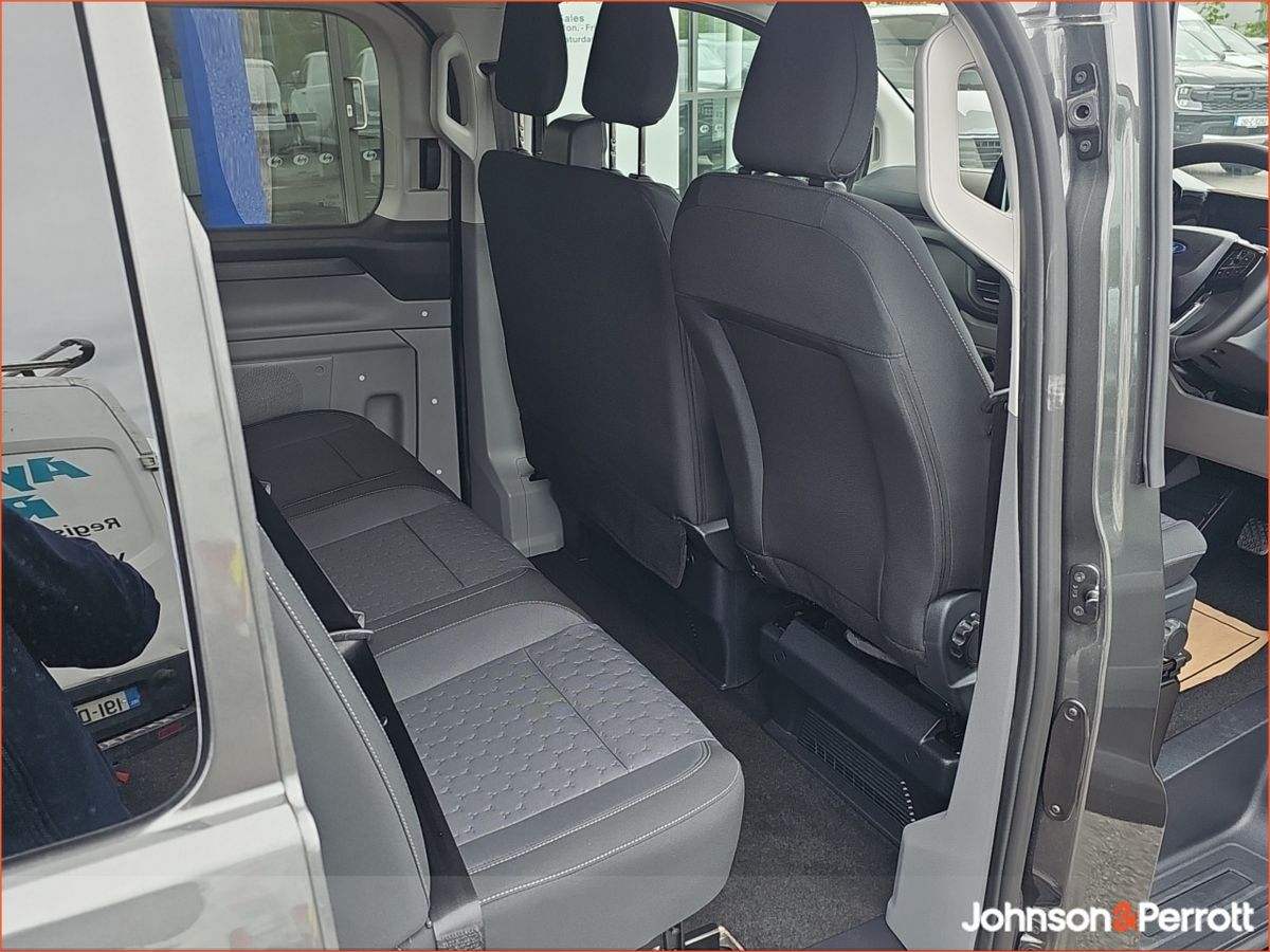 Ford Tourneo Custom Limited PHEV Long Wheelbase