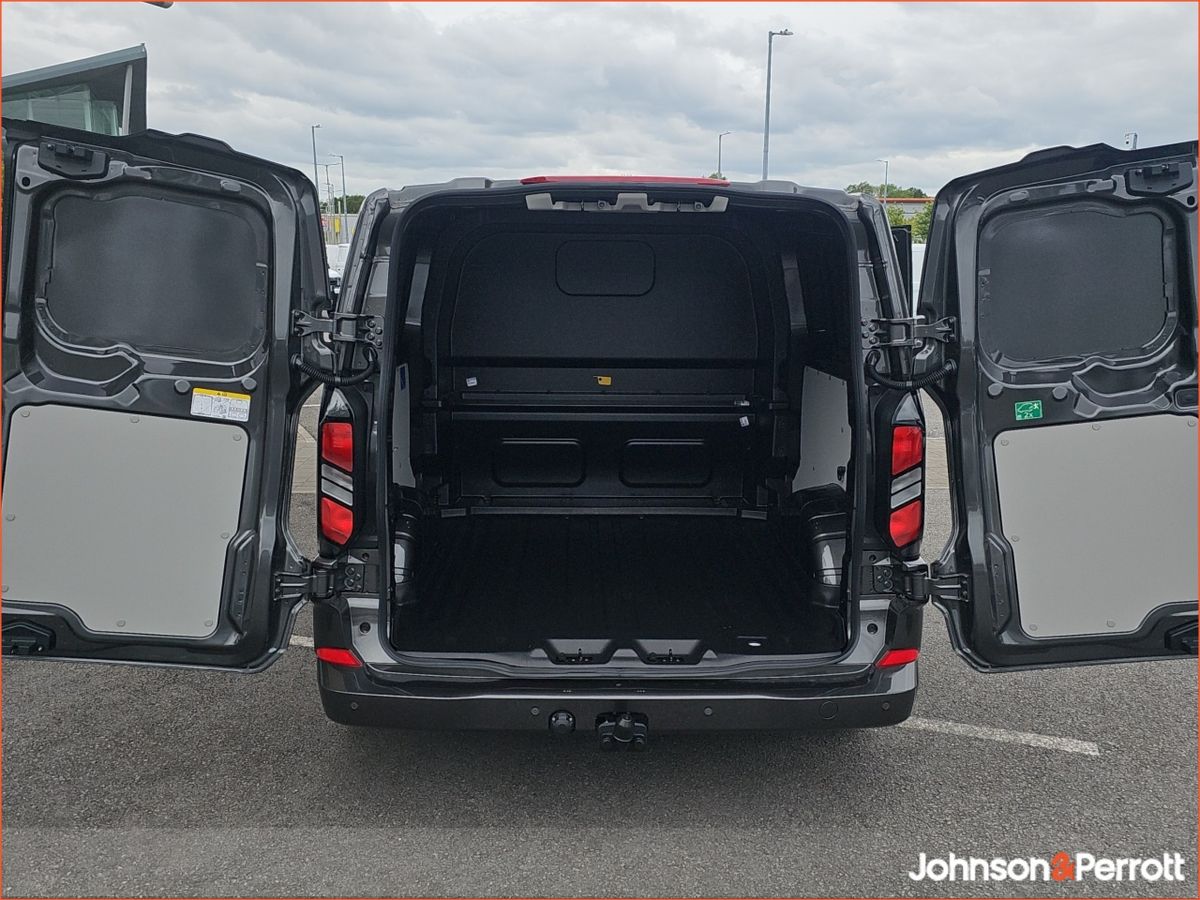 Ford Tourneo Custom Limited PHEV Long Wheelbase