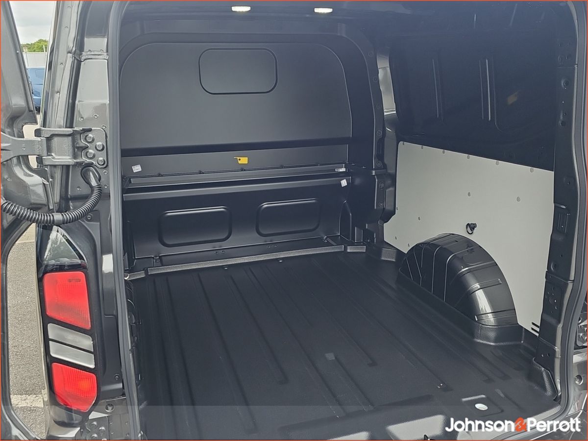 Ford Tourneo Custom Limited PHEV Long Wheelbase