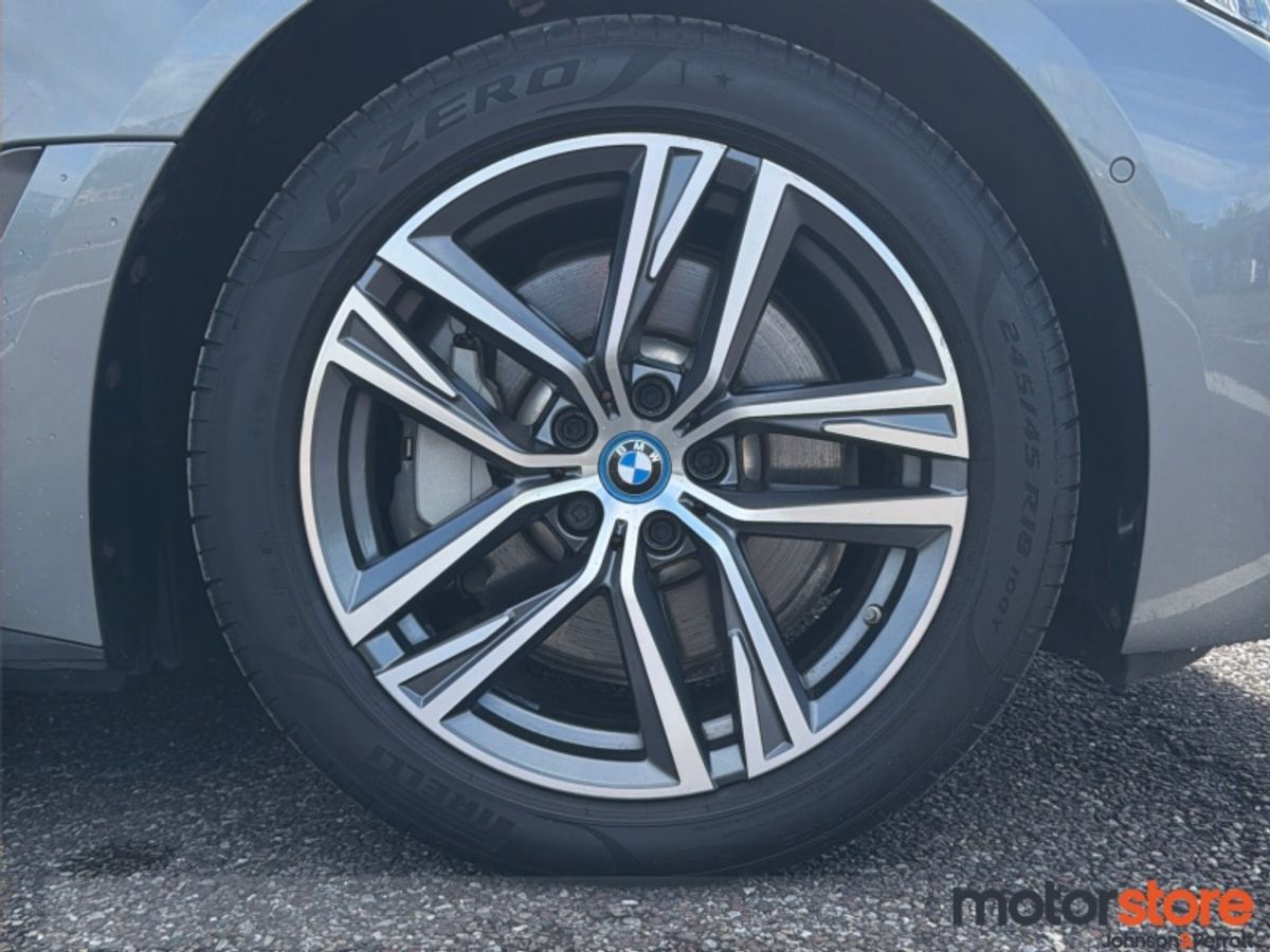BMW i4 eDrive40 Sport HUGE SPEC