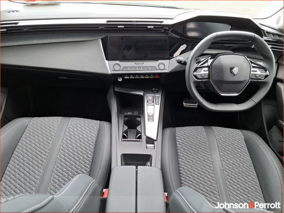 Peugeot 308 *DEMO* 1.2 MHEV 145BHP e-DCS6 Allure