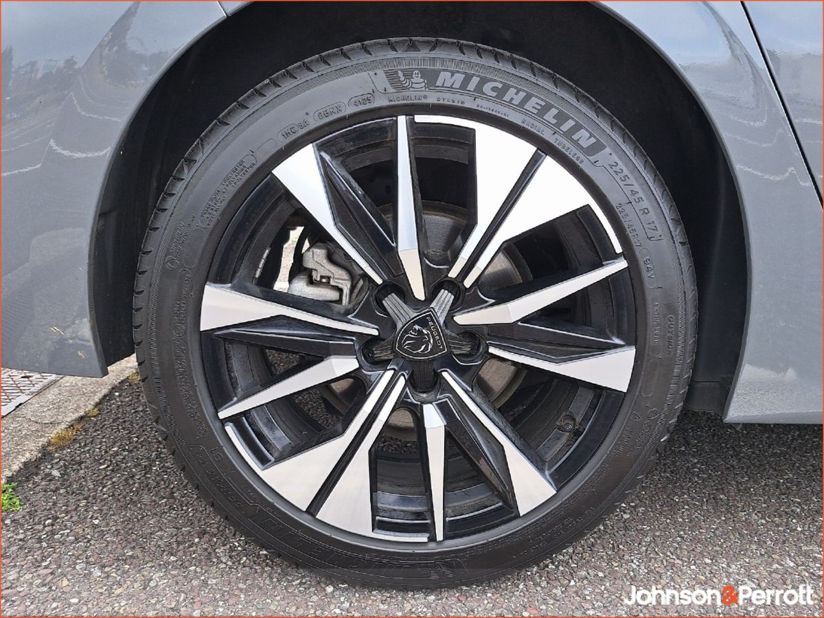 Peugeot 308 *DEMO* 1.2 MHEV 145BHP e-DCS6 Allure