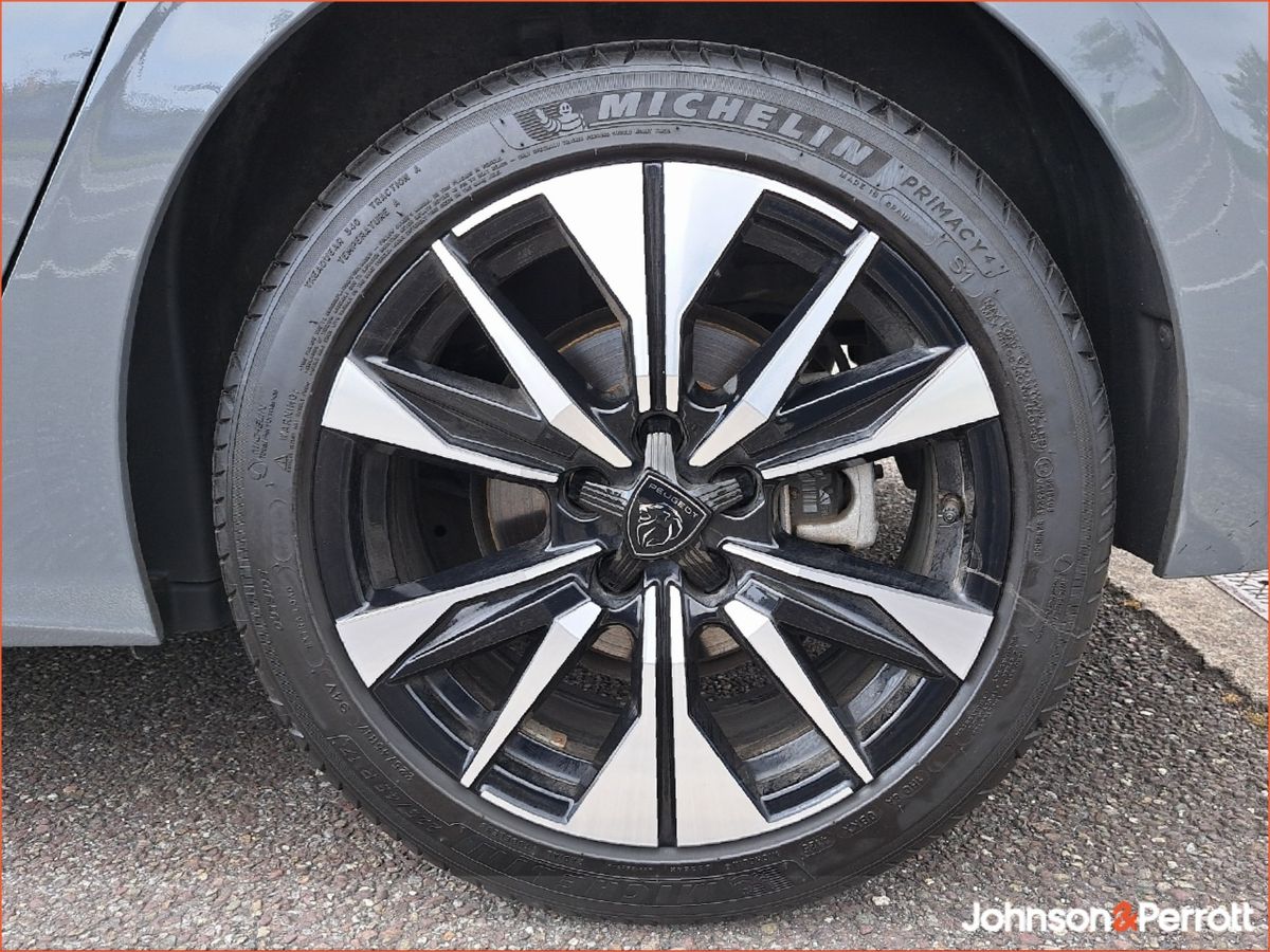 Peugeot 308 *DEMO* 1.2 MHEV 145BHP e-DCS6 Allure