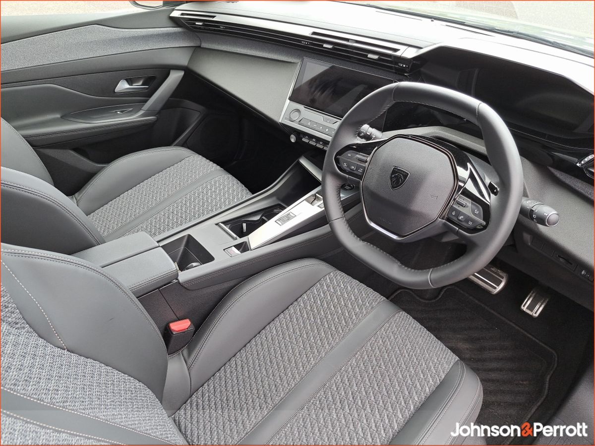 Peugeot 308 *DEMO* 1.2 MHEV 145BHP e-DCS6 Allure