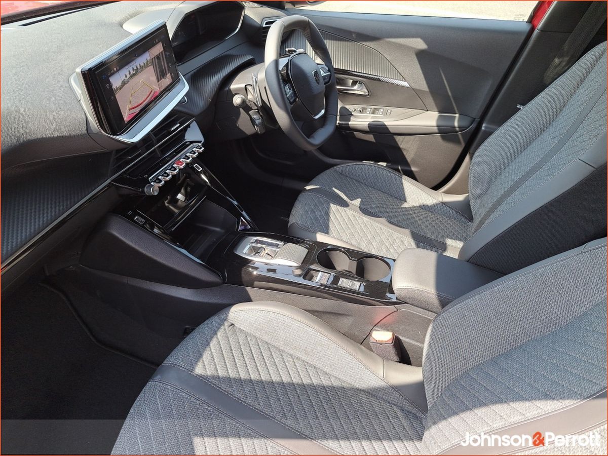 Peugeot 2008 *DEMO* HYBRID 145BHP e-DCS6 Allure