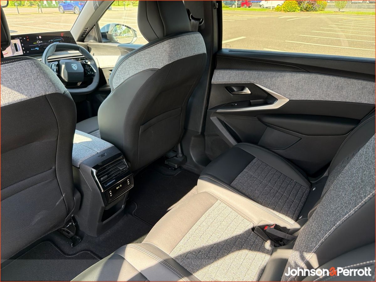 Peugeot 5008 *DEMO* BEV 73kwh 210hp Allure