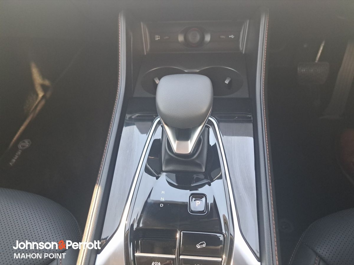 MG HS HUGE SAVINGS Plug-in Hybrid Exclusive **TOP SPEC / EX DEMO**