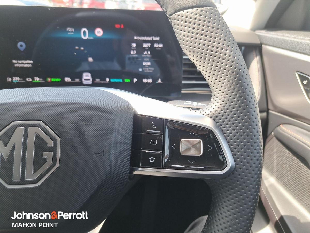 MG HS HUGE SAVINGS Plug-in Hybrid Exclusive **TOP SPEC / EX DEMO**