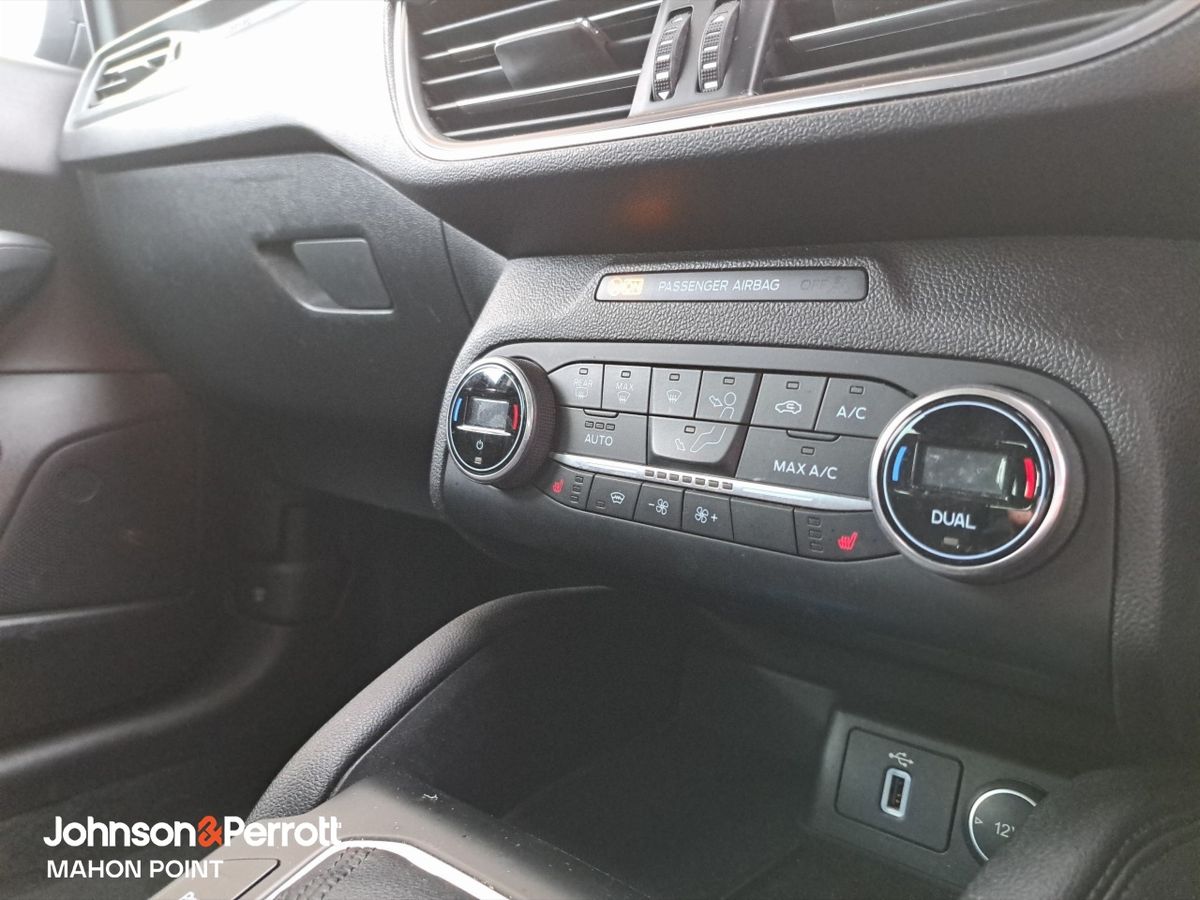 Ford Focus Titanium 1.0 MHEV Manual I TINY MILEAGE
