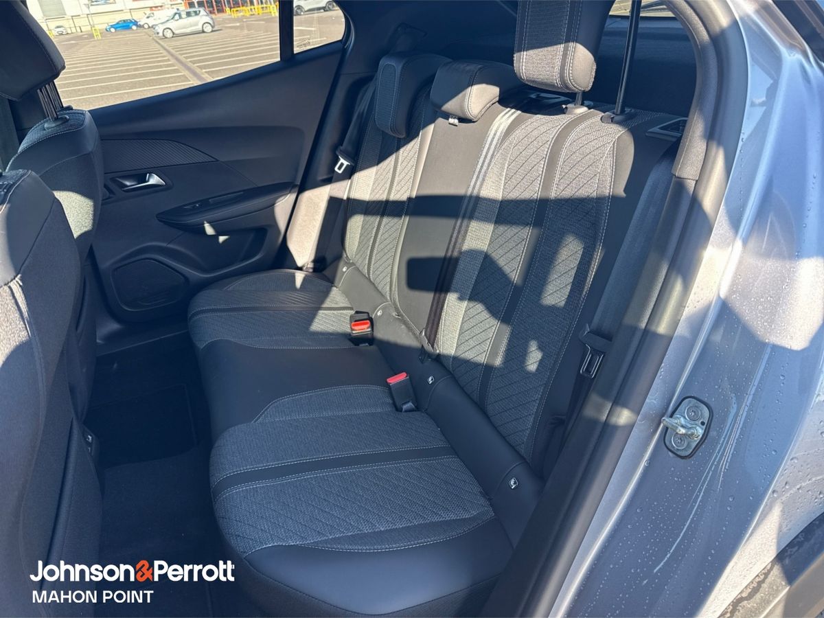 Peugeot 2008 HYBRID 145BHP e-DCS6 Allure