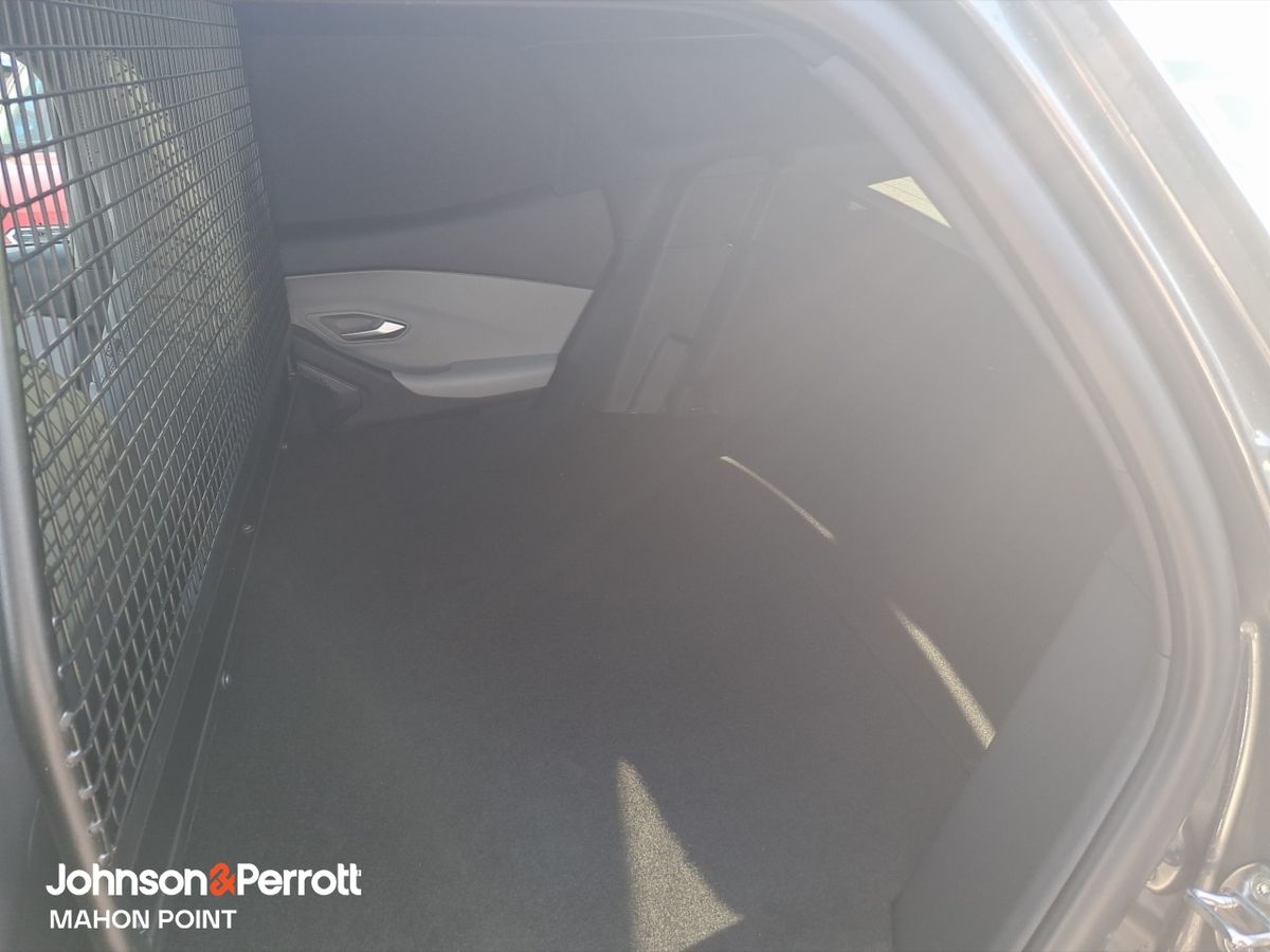 Ford Explorer Premium 77kwh Commercial