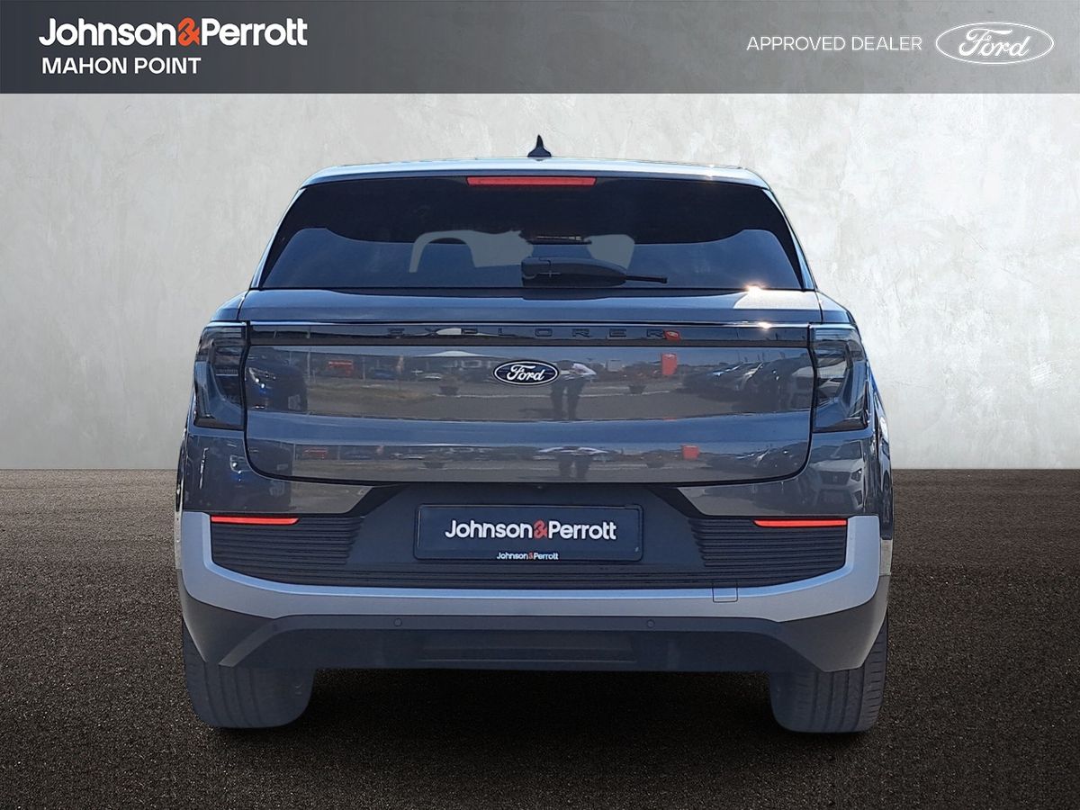 Ford Explorer Premium 77kwh Commercial