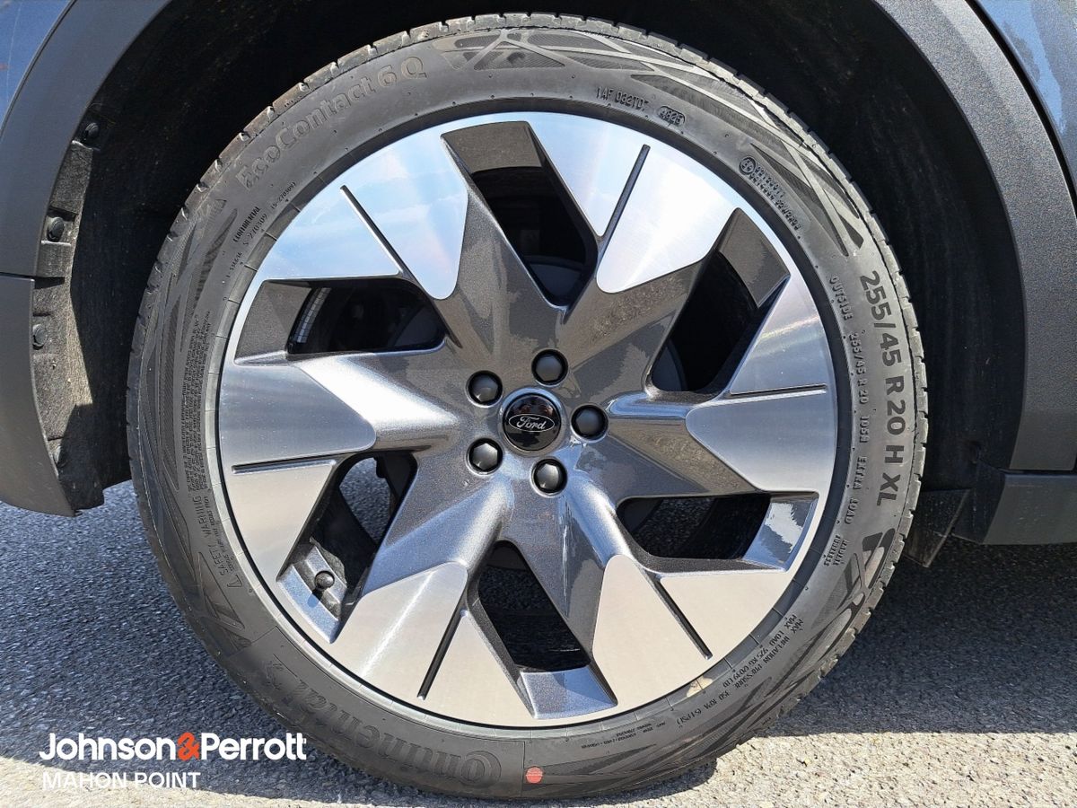 Ford Explorer Premium 77kwh Commercial