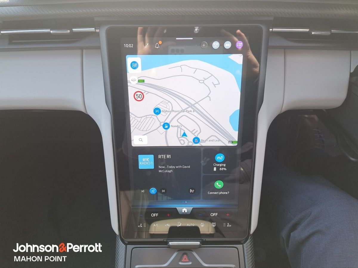 Ford Explorer Premium 77kwh Commercial