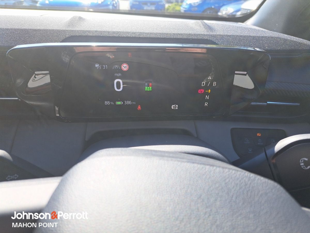 Ford Explorer Premium 77kwh Commercial