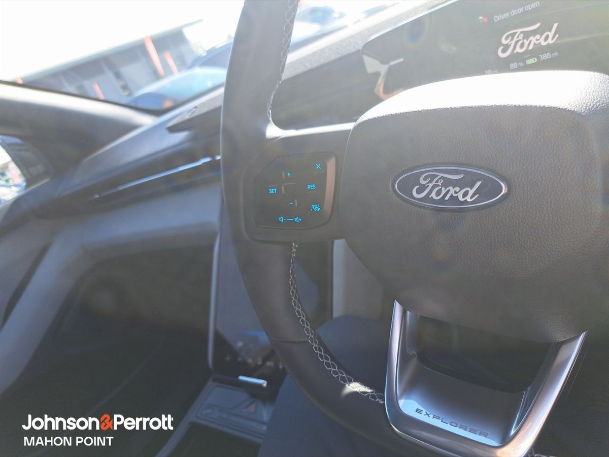 Ford Explorer Premium 77kwh Commercial