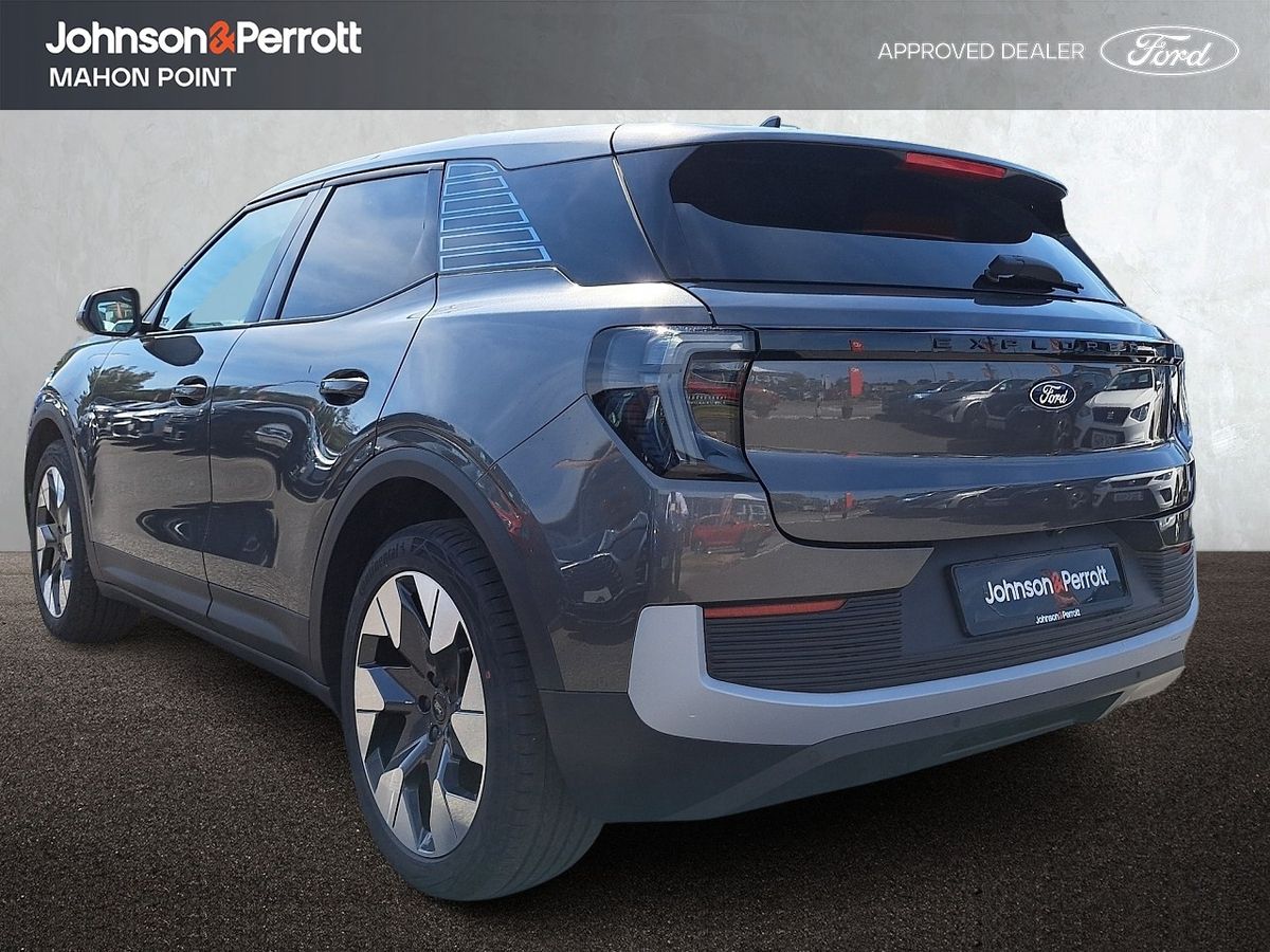 Ford Explorer Premium 77kwh Commercial