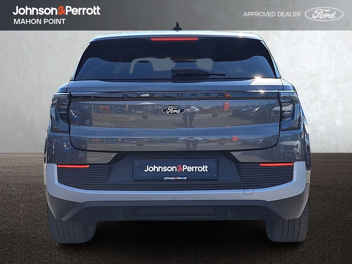 Ford Explorer Premium 77kwh Commercial