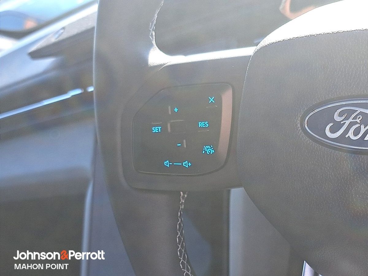 Ford Explorer Premium 77kwh Commercial