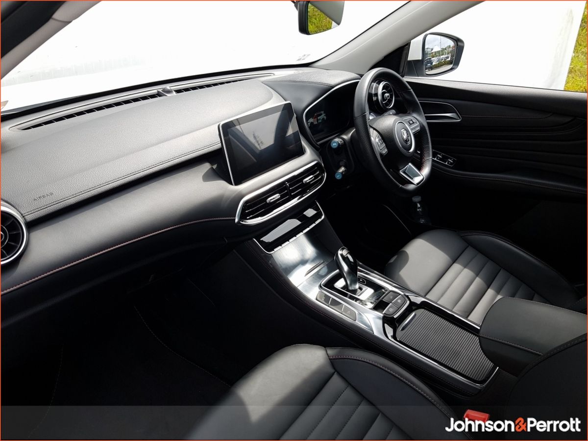 MG HS TOP SPEC WITH SUNROOF