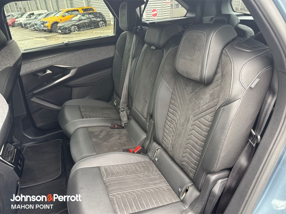 Peugeot 5008 BEV 73kwh 210hp GT