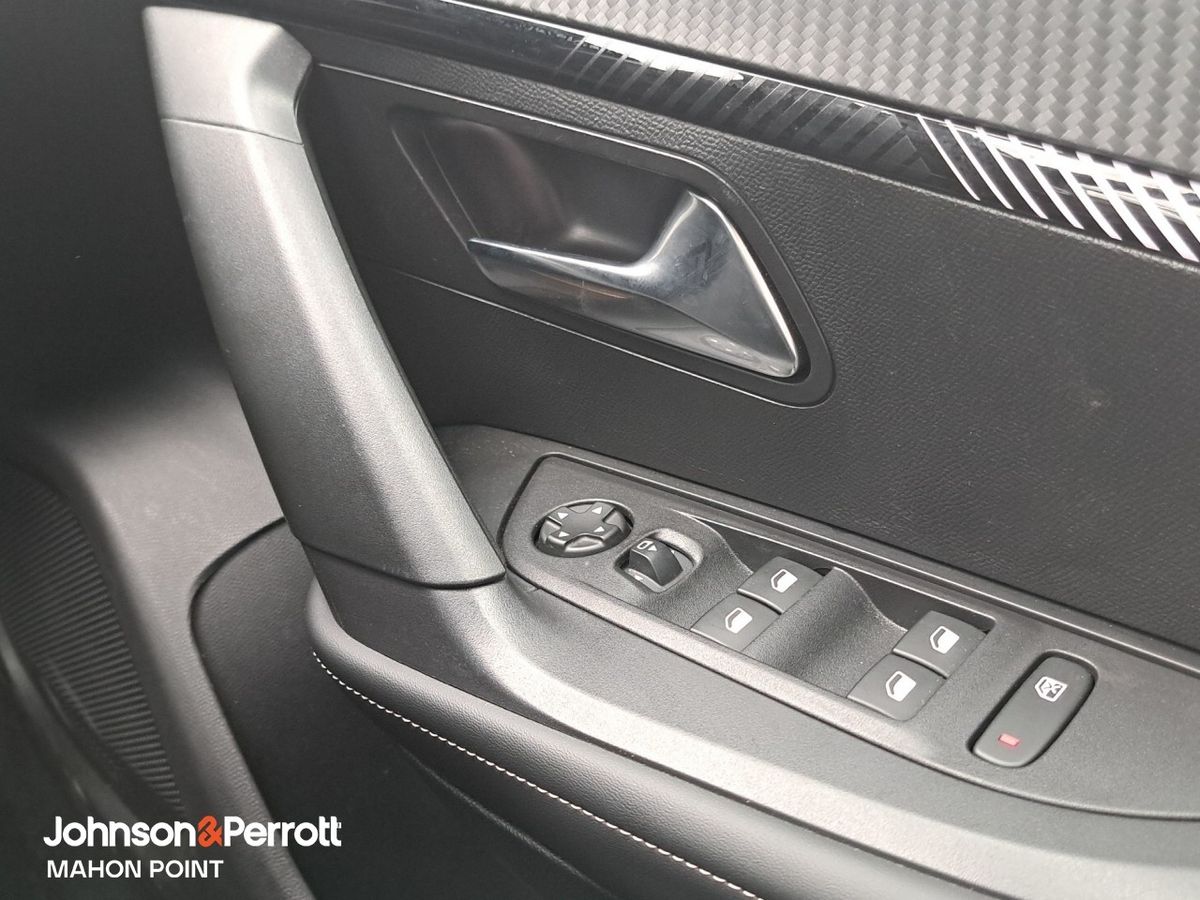 Peugeot 2008 HYBRID 110BHP e-DCS6 Allure