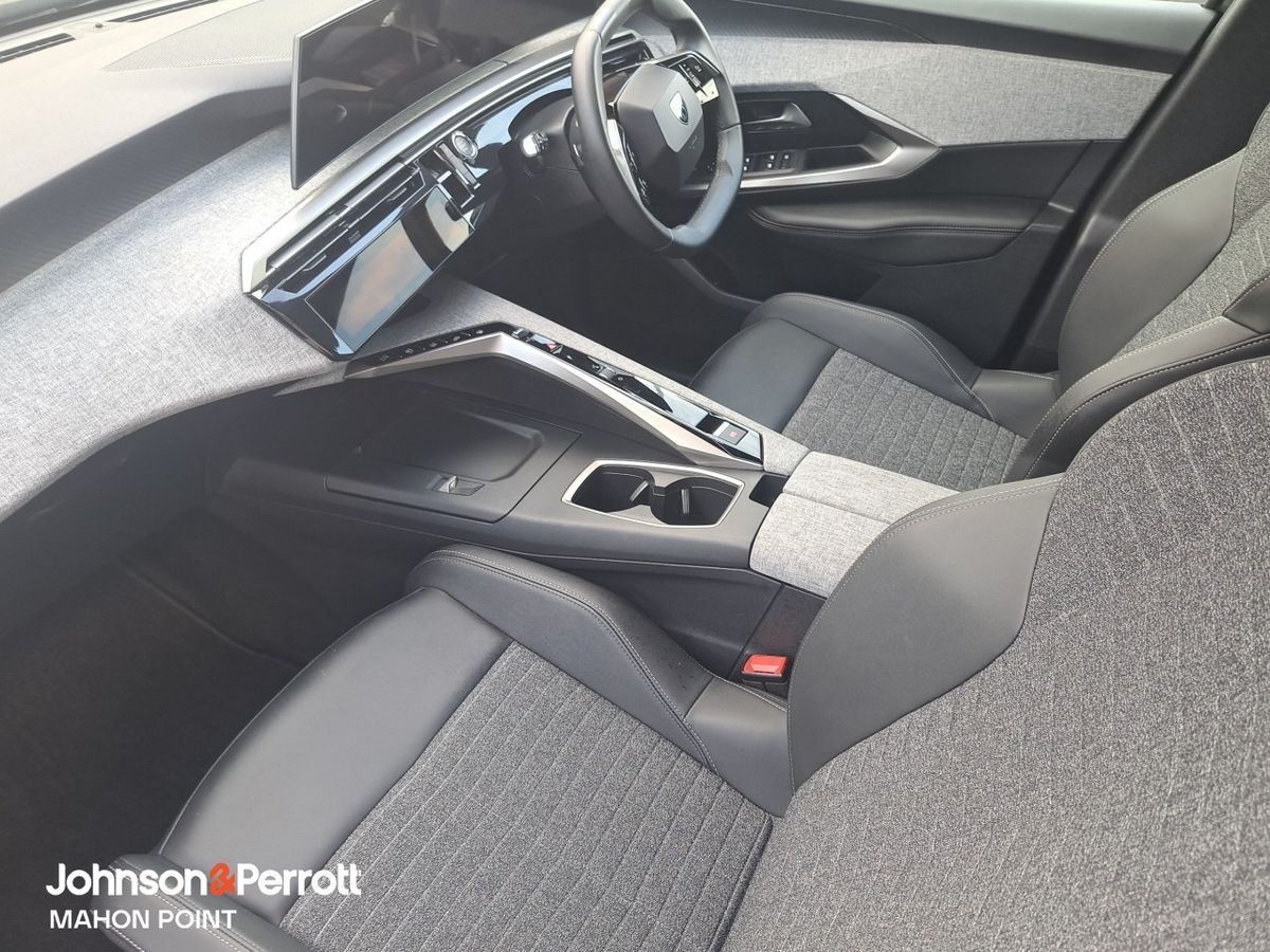 Peugeot 5008 1.2 MHEV 145bhp E-DCS6 Allure