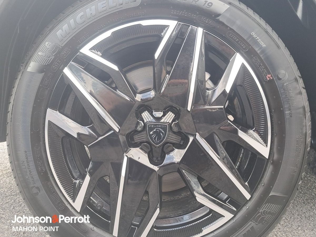 Peugeot 5008 1.2 MHEV 145bhp E-DCS6 Allure