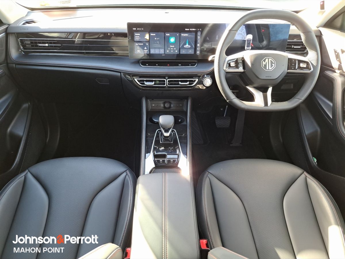 MG HS Plug-in Hybrid Exclusive **TOP SPEC / SAVE €7,500**