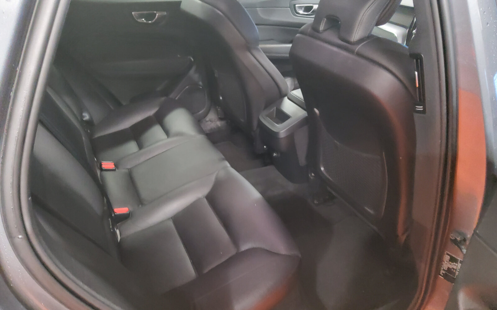 Volvo XC60 B4 (197hp) AWD Momentum Auto