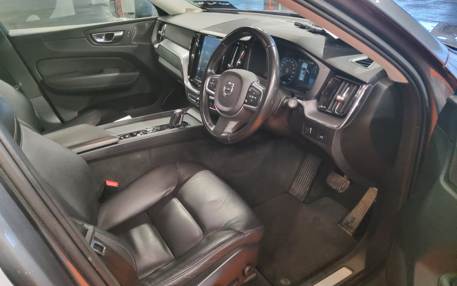 Volvo XC60 B4 (197hp) AWD Momentum Auto