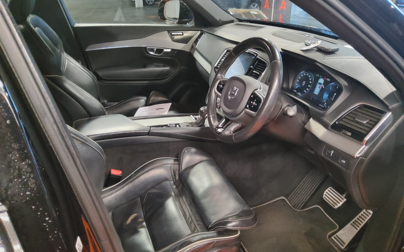 Volvo XC90 D5 (235hp) AWD R-Design Geartronic