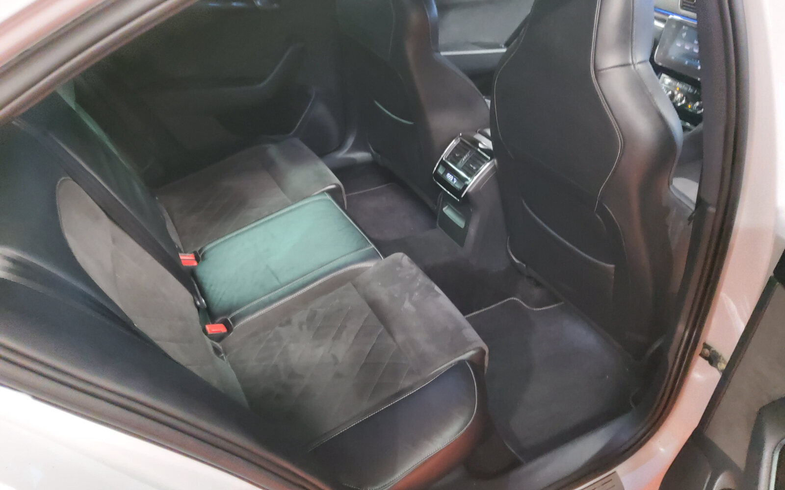 Skoda Superb 2.0 TDI 190bhp L&K 4X4 DSG