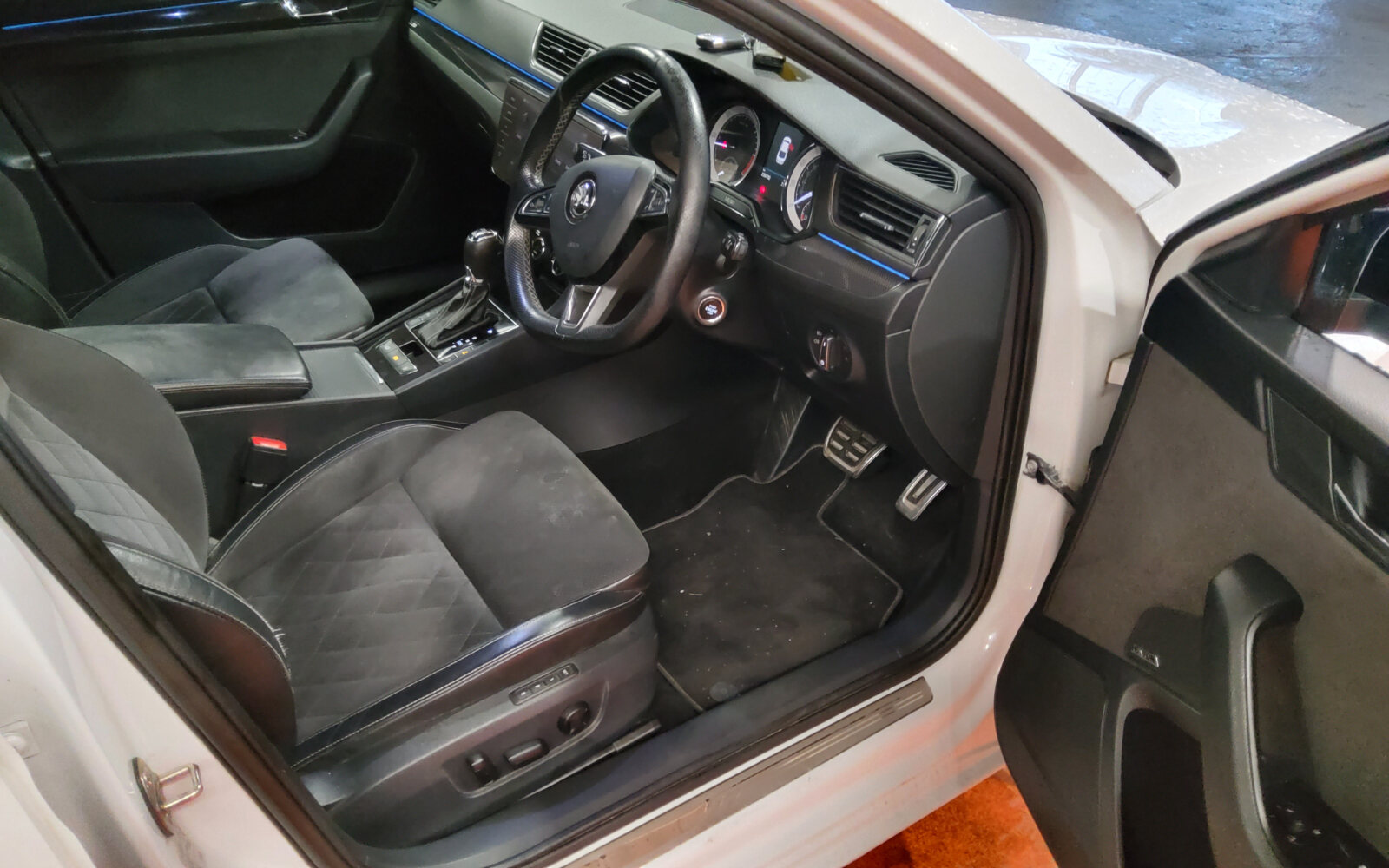 Skoda Superb 2.0 TDI 190bhp L&K 4X4 DSG