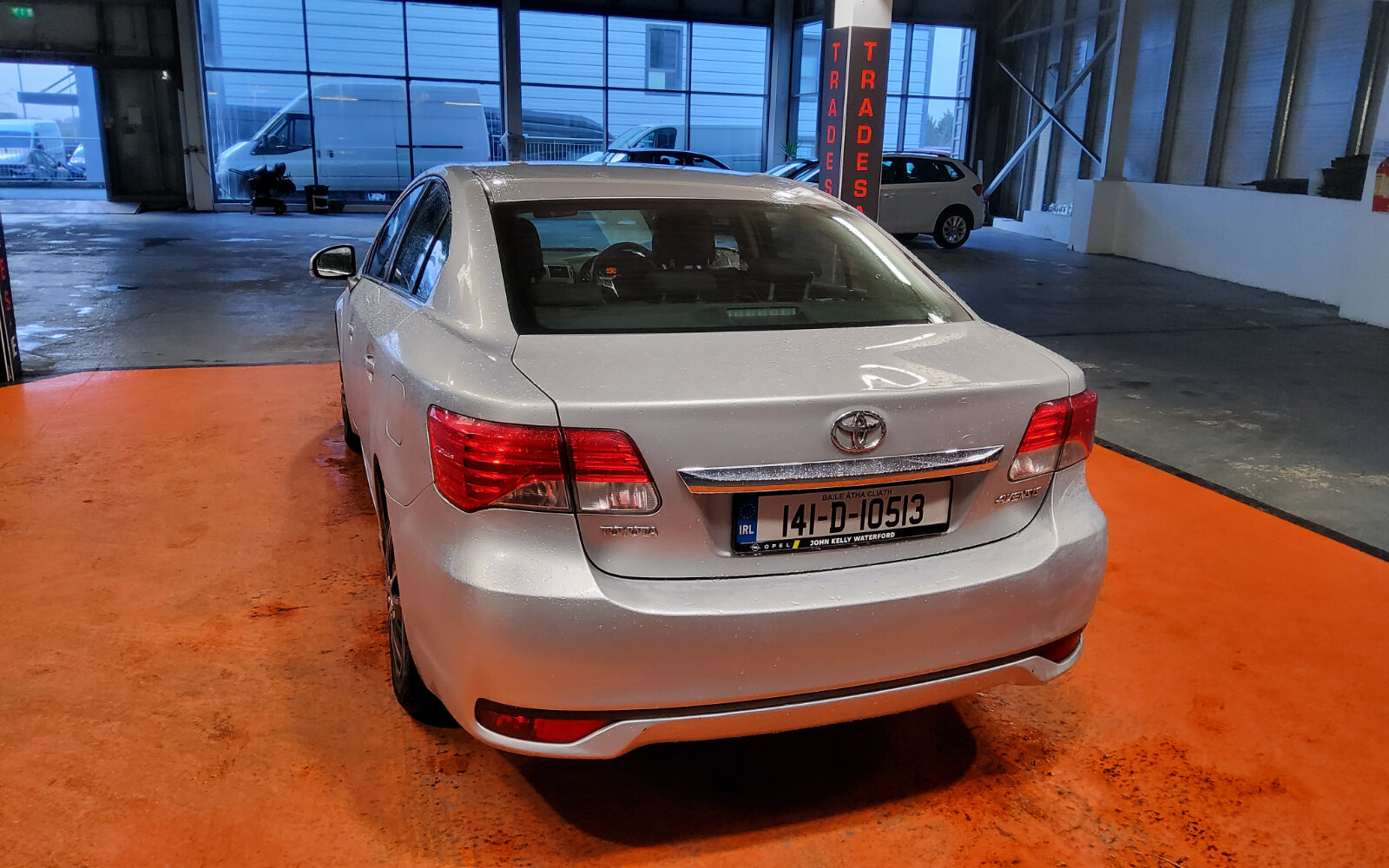 Toyota Avensis D-4D 125 (2.0) Terra Saloon