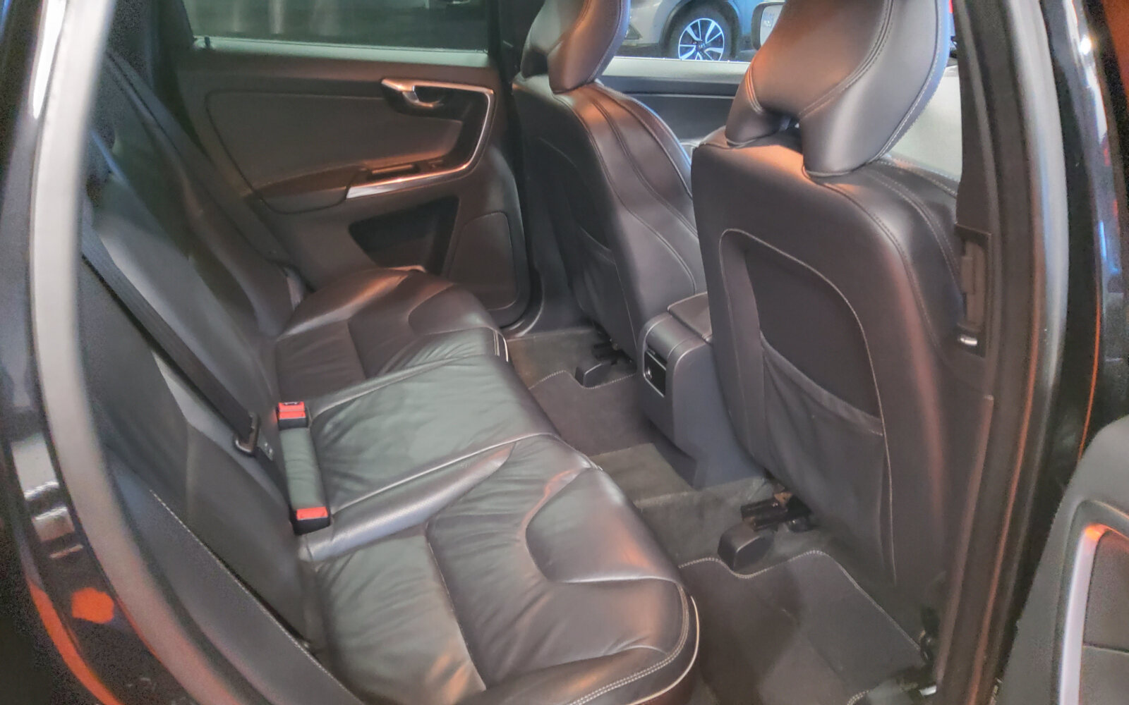 Volvo XC60 D4 (181hp) FWD R-Design