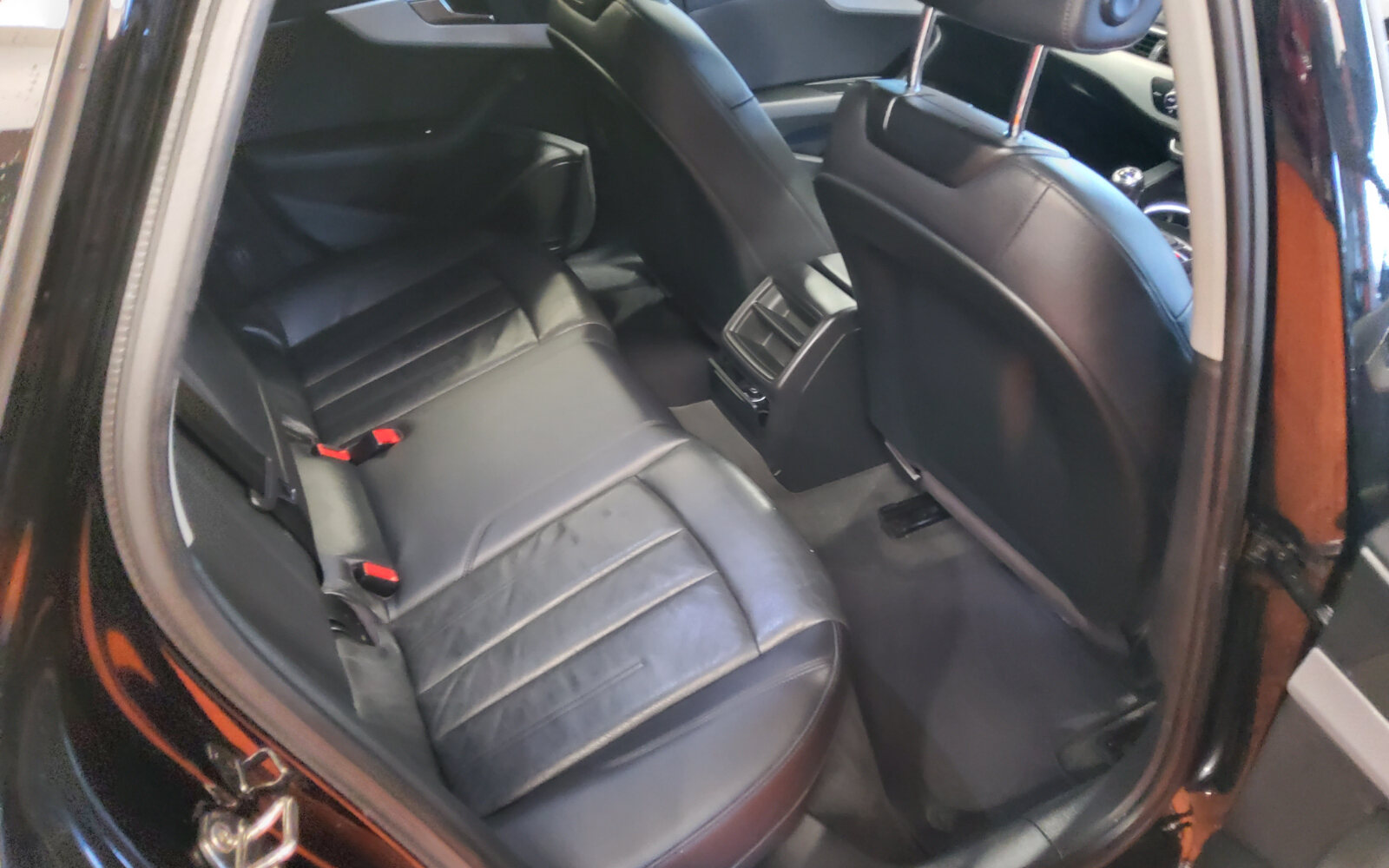 Audi A4 2.0TDI 150HP SE Ultra 18