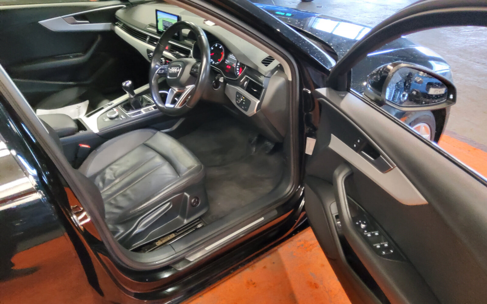 Audi A4 2.0TDI 150HP SE Ultra 18