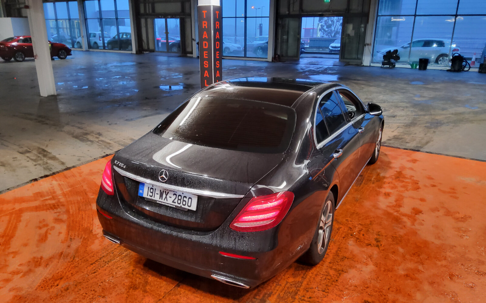 Mercedes-Benz E-Class E 220 D AVANTGARD 18% A/T