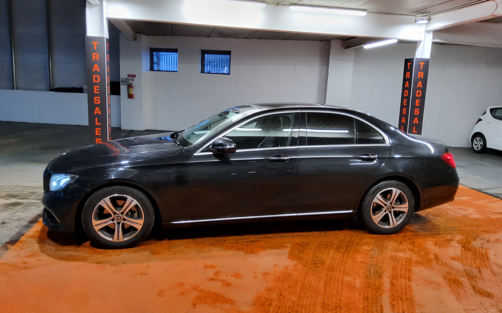 Mercedes-Benz E-Class E 220 D AVANTGARD 18% A/T