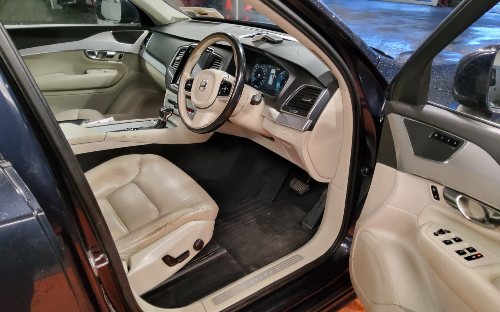 Volvo XC90 D5 (235hp) AWD Momentum Geartronic