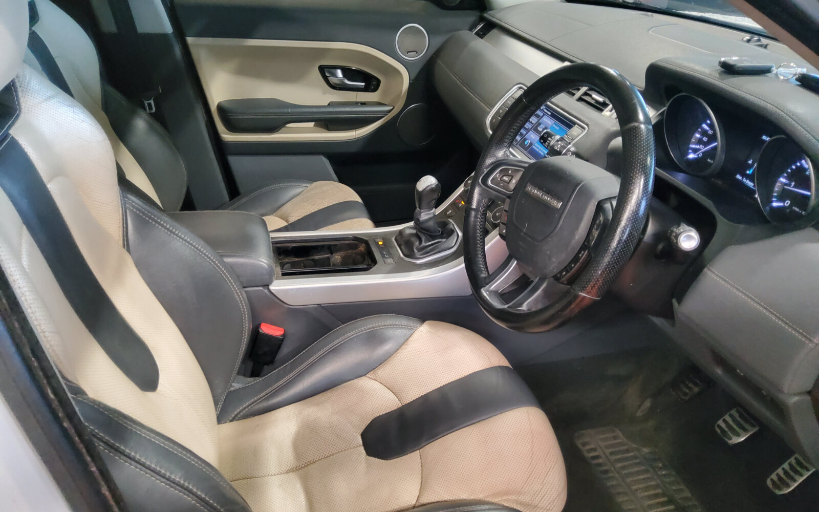 Land Rover Range Rover Evoque 2.2 TD4 150HP 4WD DYNAMIC