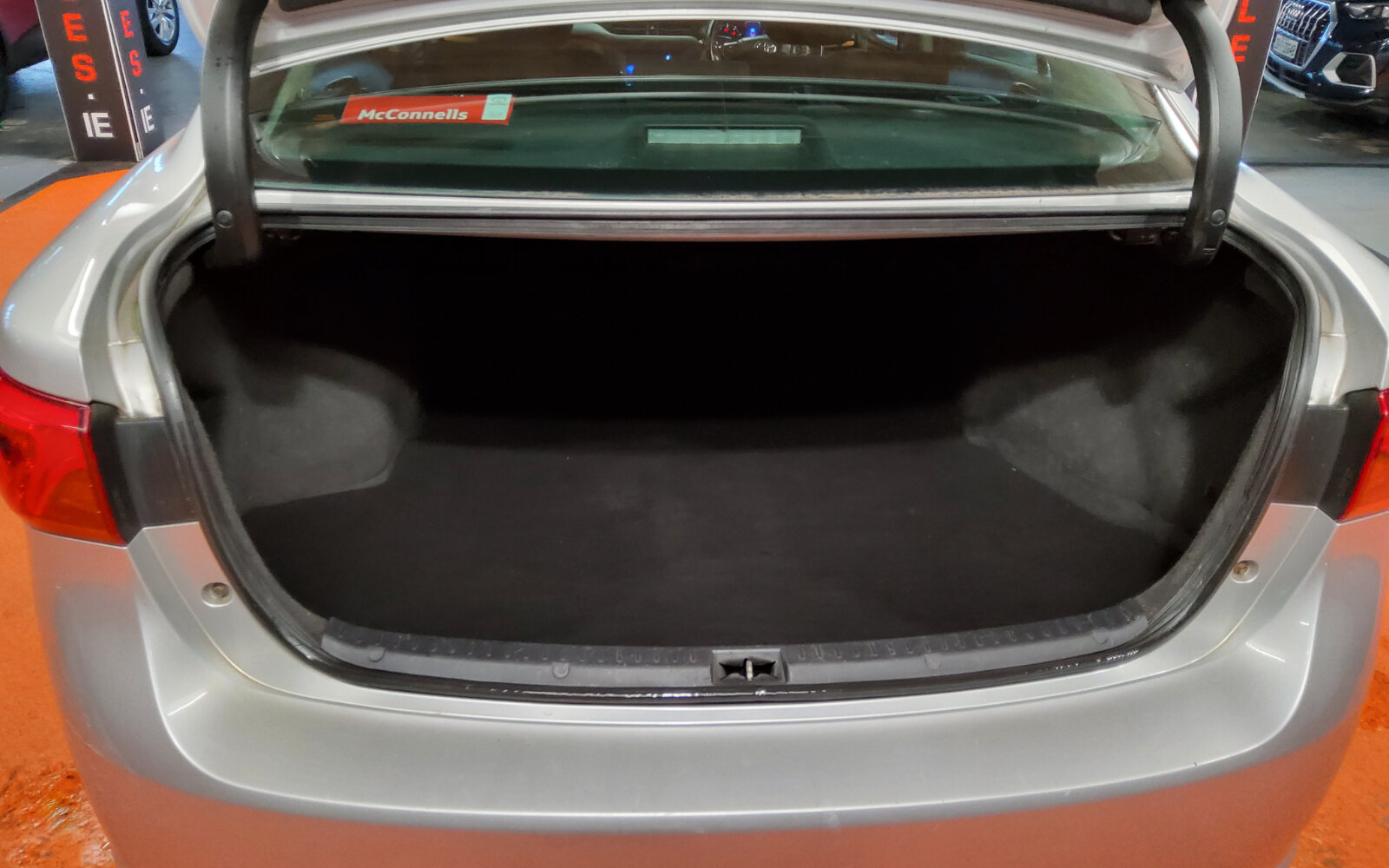 Toyota Avensis 2.0 D-4D (143) Luna Navi